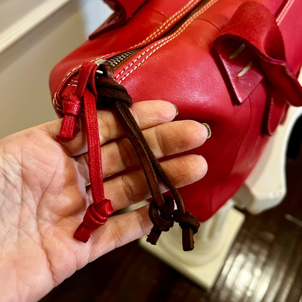 Brick-Color, Rolled Handles, Leather Large Satchel Zipper Tote Bag. - Picture 4 of 17